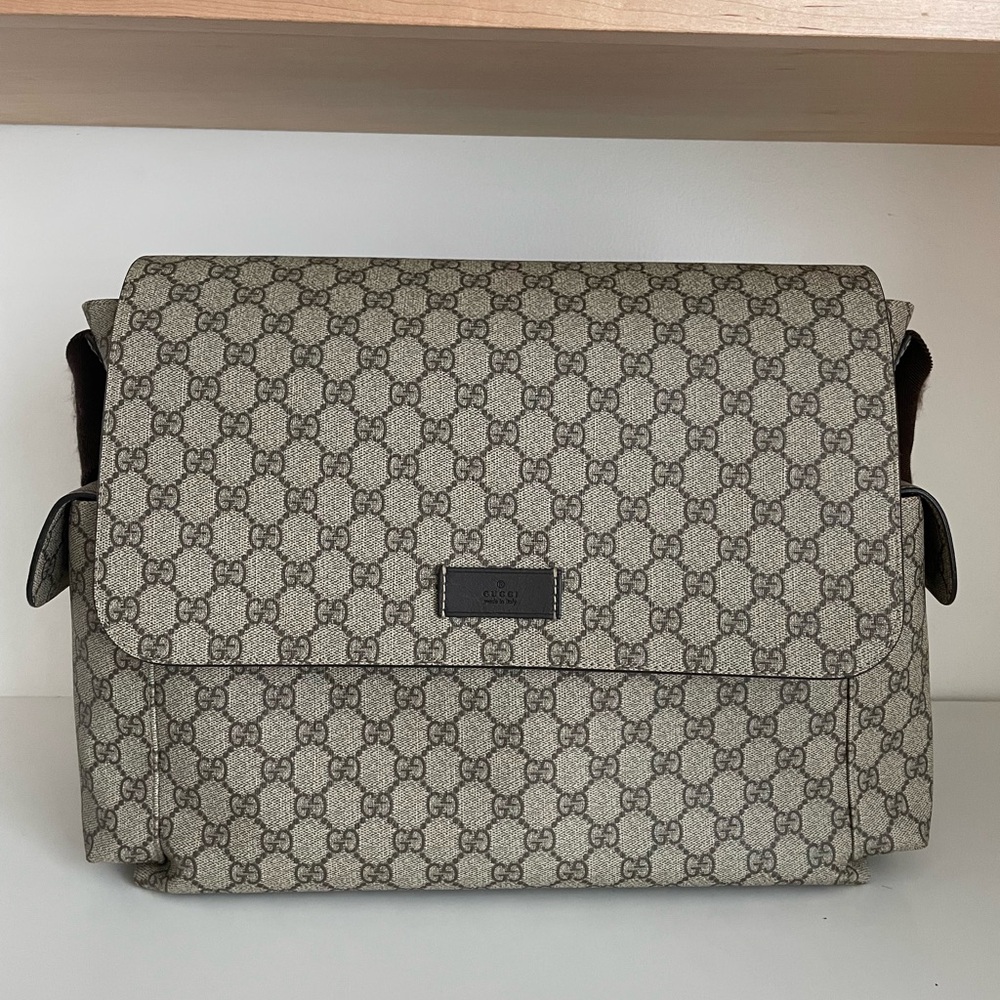 Gucci GG Supreme Medium Diaper Bag